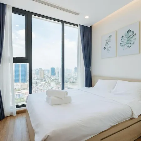 Royal Serviced Apartment Vinhomes Metropolis